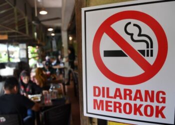 KERAJAAN memberi komitmen untuk melaksanakan undang-undang melarang penjualan tembakau dan produk rokok lain kepada sesiapa yang dilahirkan selepas 2005.