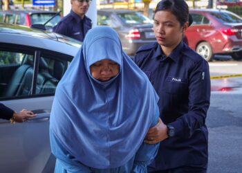 NUR ZAIDANI AKMAL ABD. MAJID dibawa ke Mahkamah Majistret Selayang bagi menghadapi pertuduhan menipu seorang wanita warga emas berhubung pakej haji furada. -  UTUSAN/SADDAM YUSOFF
