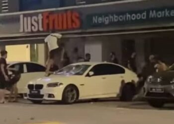 RAKAMAN pergaduhan membabitkan sekumpulan individu di Jalan Radin Bagus, Sri Petaling, Isnin lalu.