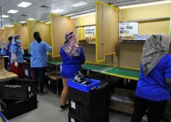 PEKERJA wanita harus membuktikan bahawa mereka adalah aset kepada syarikat. - GAMBAR HIASAN