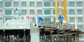 KERAJAAN perlu memperkenalkan skim rumah mampu milik dalam pembentangan Bajet 2023 minggu depan bagi membantu rakyat memiliki rumah. - GAMBAR HIASAN