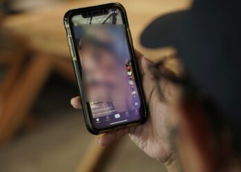 KERAJAAN akan menyatakan pendirian tegas mereka terhadap aplikasi X susulan perkembangan terkini platform berkenaan yang membenarkan penggunanya memuat naik kandungan lucah.