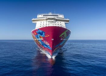 Genting Dream yang dilengkapi kolam renang, dijangka memulakan pelayaran pada 15 Jun ini.