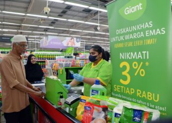 Walaupun banyak pakej bantuan
diperkenalkan untuk, rakyat namun tidak ada
satu pun yang khusus atau memberi manfaat
kepada pesara GLC- GAMBAR HIASAN