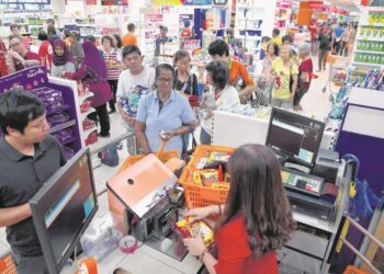 BANYAK pihak berpendapat, pelaksanaan semula GST dalam belanjawan akan datang tidak sesuai ketika rakyat masih berdepan kesan ekonomi dan kewangan akibat pandemik Covid-19. – GAMBAR HIASAN