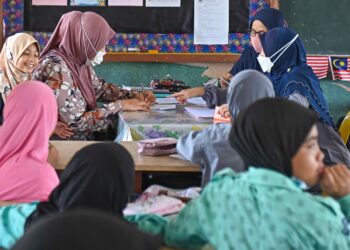 Guru-guru yang mengkritik dasar pendidikan di media sosial perlu diberikan bimbingan dan  bukannya dihukum. – UTUSAN/PUQTRA HAIRRY