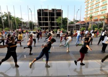 KEPADATAN penduduk Jakarta adalah 118 kali ganda lebih tinggi daripada purata penduduk di Indonesia. - AFP