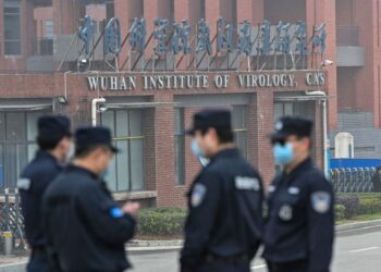 INSTITUT Virologi Wuhan dikaitkan dengan kebocoran eksperimen mengenai koronavirus. - AFP