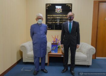 ABDUL Hadi Awang menerima kunjungan hormat Dr. Moheb Rahman Spingar di Putrajaya, hari ini. - FB ABDUL HADI AWANG