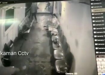 GAMBAR CCTV yang menunjukkan aksi sebelum berlaku kejadian seorang isteri dilempar dari kapal ke laut. -AGENSI