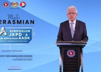 HAMZAH Zainudin ketika berucap merasmikan Simposium Jawatankuasa Pemulihan Dadah Daerah dan Hari Kepulihan AADK Peringkat Kebangsaan 2021 secara maya hari ini. – IHSAN AADK