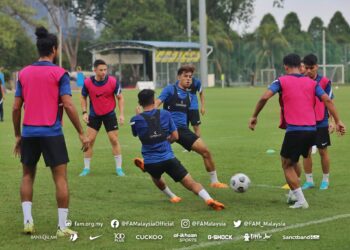 Skuad Harimau Malaya membuat persiapan akhir semalam menjelang aksi pertama Kumpulan E kelayakan Piala Asia menentang Turkmenistan di Stadium Nasional Bukit Jalil, malam ini.- Ihsan FAM