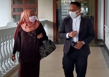 HASANAH Abdul Hamid hadir di Mahkamah Tinggi Kuala Lumpur untuk dibicarakan atas tuduhan pecah amanah wang berjumlah US$12.1 juta (RM50.4 juta) milik Kerajaan Malaysia. - FOTO/NORLIZAH ABAS