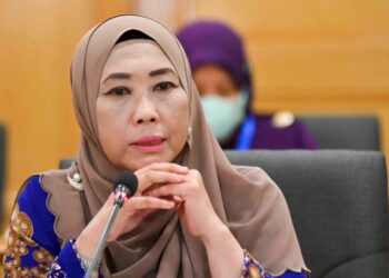 NURHAYATI Rusli pada Sesi Libat Urus Menteri Kesihatan bersama Media di Kementerian Kesihatan, Putrajaya. - UTUSAN/FAISOL MUSTAFA