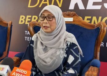 KALSOM Noordin dalam sidang akhbar selepas Program Keselamatan dan Kesihatan bersama PDRM di Ayer Keroh, Melaka. - UTUSAN/DIYANATUL ATIQAH ZAKARYA