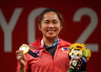 Hidilyn Diaz yang berlatih di Jasin, Melaka sejak Februari tahun lalu akhirnya menyumbangkan pingat emas Olimpik pertama dalam sejarah sukan Filipina. - AFP