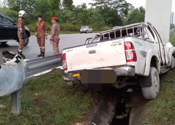 KENDERAAN pacuan empat roda yang terbabas dan melanggar jenjantas di susur masuk ke Taman Damansara Aliff, Lebuhraya Pasir Gudang, Johor pagi ini.