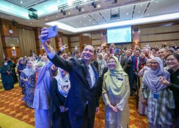 NOOR Hisham Abdullah diraikan pada majlis persaraan beliau di Kementerian Kesihatan, Putrajaya.