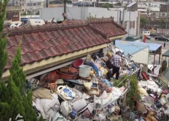 KEADAAN rumah Choi sebelum dibersihkan. - AGENSI