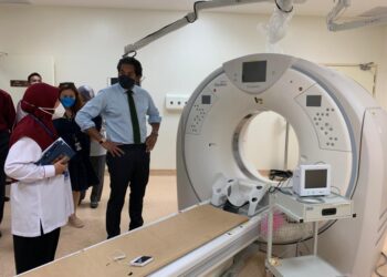 KHAIRY Jamaluddin ketika melawat Hospital Cyberjaya pada 4 Julai lalu.
