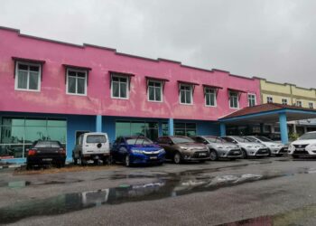 HOTEL milik Zainudin di Padang Matsirat, Langkawi yang sedang dalam proses untuk dijual. - UTUSAN/NUR AMALINA AZMAN