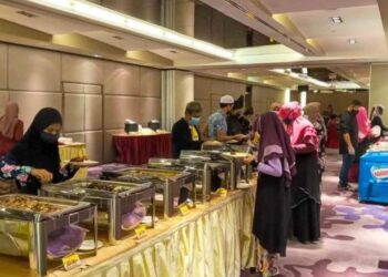 PENGUSAHA hotel yang  menawarkan perkhidmatan 'dine-in' di premis masing-masing kini keliru dengan SOP terkini berkaitan dengan aktiviti berkenaan.