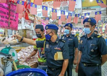 PENGGUNA boleh menerima hakikat jika kenaikan harga dibuat secara munasabah. – UTUSAN/SHAHIR NOORDIN