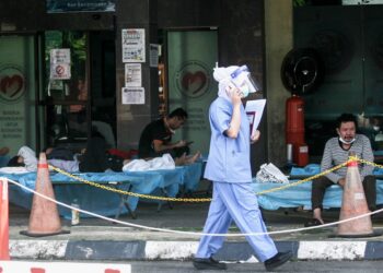 KEADAAN HTAR sebelum ini sesak, namun masalah itu sudahpun diselesaikan oleh pengurusannya dengan menjadikan beberapa unit dan jabatan di hospital berkenaan sebagai wad sementara. - UTUSAN / ZULFADHLI ZAKI