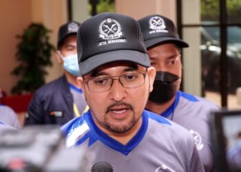 ASYRAF Wajdi Dusuki ditemui pemberita di Ipoh, Perak, hari ini. - UTUSAN/ZULFACHRI ZULKIFLI