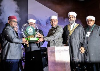  IDRIS Ahmad ketika merasmikan penutup Sidang Kemuncak Ulama Islam 2022 mengenai Pembebasan Al-Aqsa di Pusat Konvensyen Movenpick KLIA, Sepang, Selangor. - UTUSAN/FAIZ ALIF ZUBIR