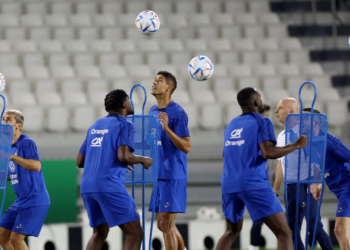 PEMAIN Perancis menjalani latihan akhir menjelang pertemuan dengan Argentina di pentas final malam ini.