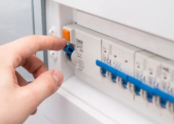 PENGGUNA dinasihatkan supaya menguji Pemutus Litar Arus Baki (PLAB) atau Residual Current Circuit Breaker (RCCB) di kediaman masing-masing, bagi mengesan jika ada sebarang kejanggalan. Sebenarnya, ini adalah satu amalan yang sebaik-baiknya dilakukan sebulan sekali.