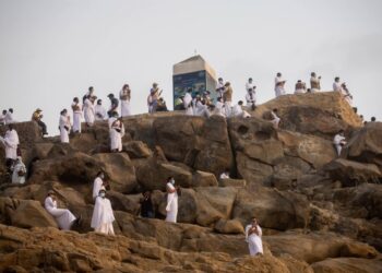 KHUTBAH Hari Arafah akan diterjemahkan ke dalam 10 bahasa termasuk bahasa Melayu. - AFP