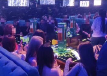 PUSAT hiburan di Jalan Sungai Besi yang digempur Jabatan Imigresen Malaysia (JIM) malam tadi.