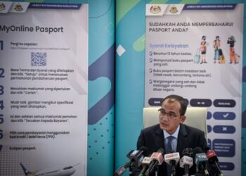 KHAIRUL Dzaimee Daud ketika dalam sidang akhbar di Putrajaya. - FOTO/FAIZ ALIF ZUBIR