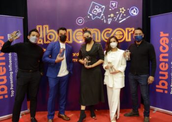 SERAMAI 26 influencer dan selebriti menerima anugerah Ibunecer.