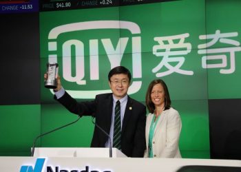 Pengasas dan Ketua Pegawai Eksekutif iQIYI, Yu Gong semasa majlis penyenaraian syarikat itu di Bursa Amerika Syarikat, Nasdaq pada 2018. – AFP