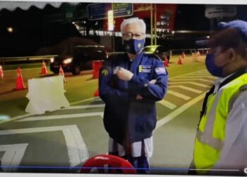 TANGKAP layar video menerusi Facebook Ismail Sabri yang turun padang malam tadi meninjau keadaan bandar raya Kuala Lumpur dan melawat petugas barisan hadapan.