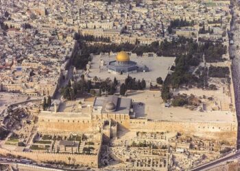 NABI SAW diperjalankan oleh Allah SWT dari Masjidilharam di Mekah ke Masjid Aqsa di Palestin dalam peristiwa Israk dan Mikraj.