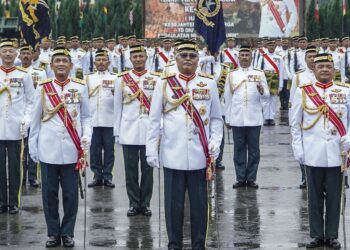 KERAJAAN bersetuju kerajaan bersektuju Kemudahan Pakaian Istiadat ditambah baik bagi pegawai perkhidmatan awam yang layak. - GAMBAR HIASAN