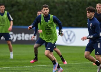 PEMAIN Itali melakukan persiapan semalam untuk menghadapi England dalam kelayakan Euro 2024 esok.  - IHSAN ITALI FOOTBALL