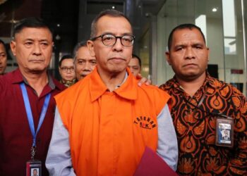 EMIRSYAH Satar sebelum di sabit kesalah rasuah sehingga dikenakan hukuman penjara lapan tahun pada 2020. - AFP