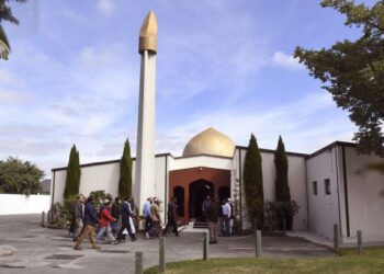 TRAGEDI berdarah yang berlaku pada Mac 2019 menyaksikan 51 penduduk Islam New Zealand menjadi mangsa serangan pengganas kulit putih. - AFP