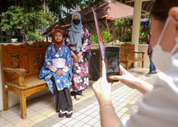 Orang ramai berpeluang mencuba kimono pada festival berkenaan.