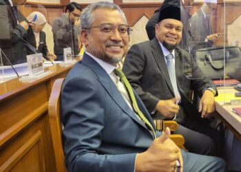 JASRI Jamaludin (depan) pada sidang Dewan Undangan Negeri (DUN) di Wisma Sri Pahang di Kuantan, Pahang.