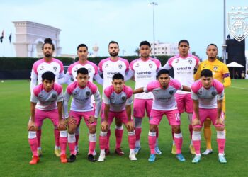 BARISAN pemain JDT ketika menentang FC Rostov dalam perlawanan pramusim di Dubai semalam. - IHSAN JOHOR SOUTHERN TIGERS