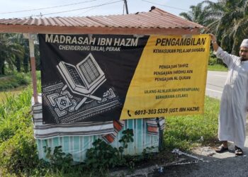 IBN Hazm Edinbry Ismail di hadapan Madrasah Ibn Hazm, Kampung Belt, Chenderong Balai dekat Pasir Salak yang diasaskan oleh Allahyarham bapanya. – Mingguan/AIN SAFRE BIDIN