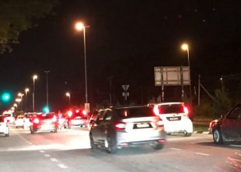 JALAN Gua Musang-Kuala Krai  mula sibuk apabila deretan kenderaan perantau memasuki Kelantan untuk pulang menyambut Hari Raya Aidiladha di kampung masing-masing.