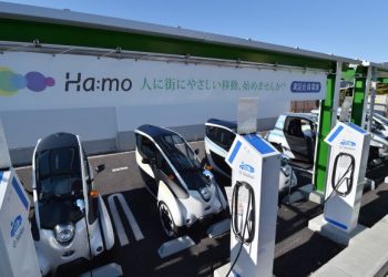 Jepun komited untuk meningkatkan penggunaan kenderaan elektrik dan hibrid pada masa hadapan dalam usaha mengurangkan pelepasan karbon dan mengawal pemanasan global. – AFP