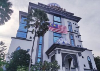 UNDANG-UNDANG Syariah perlu dilihat dan diangkat dalam sistem perundangan negara sebagai satu penghormatan terhadap agama Islam.
